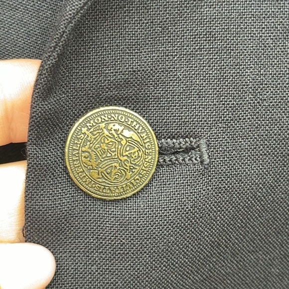 Oscar De La Renta navy blue blazer, size 48R - Picture 2 of 5